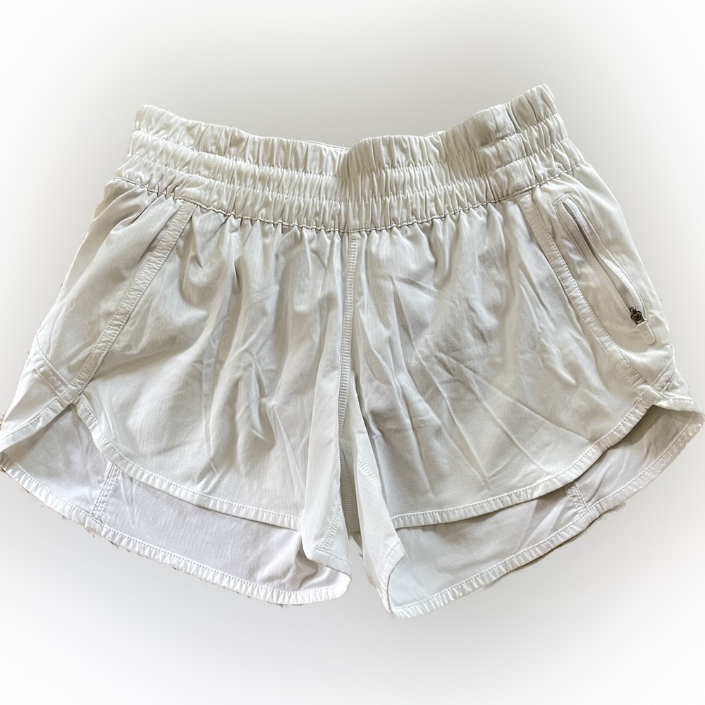 Lululemon Tracker Short V 4” White Size 6